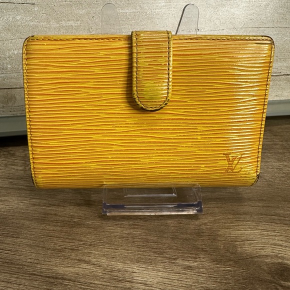Louis Vuitton Epi Kiss-lock Wallet - Picture 1 of 7